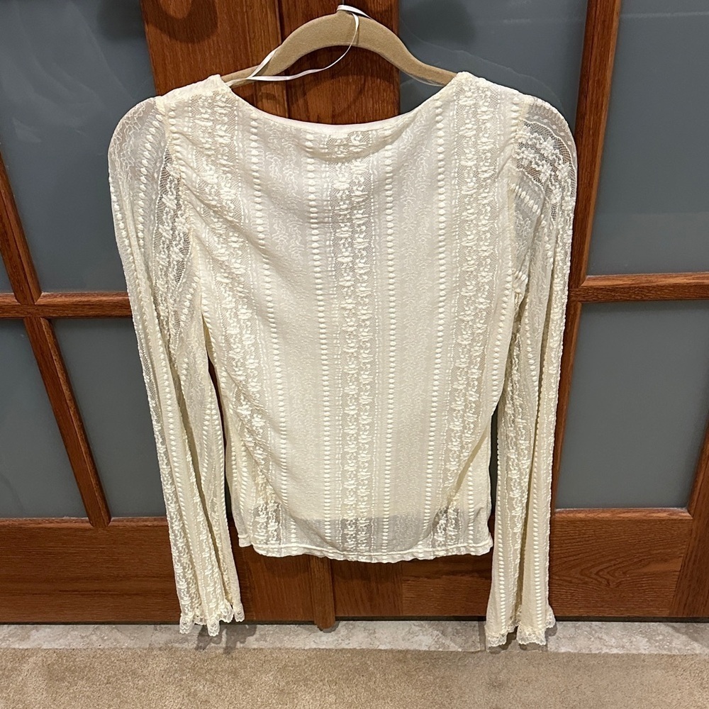 NWOT!! Elegant Lace Detail Blouse in Cream - Picture 4 of 7